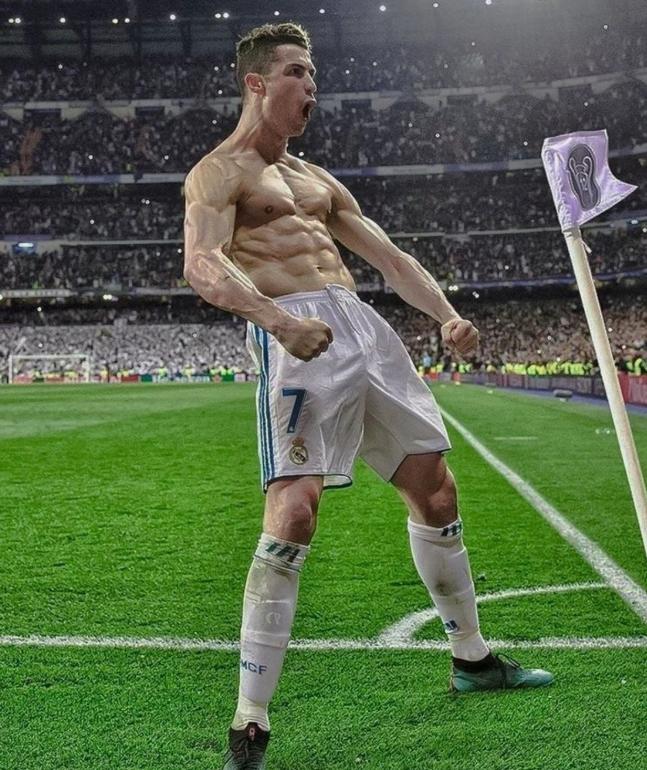 球星C罗！竟然一滴奶都不喝！其他饮食也大不一样！近日，他的前厨师巴罗内爆出猛料