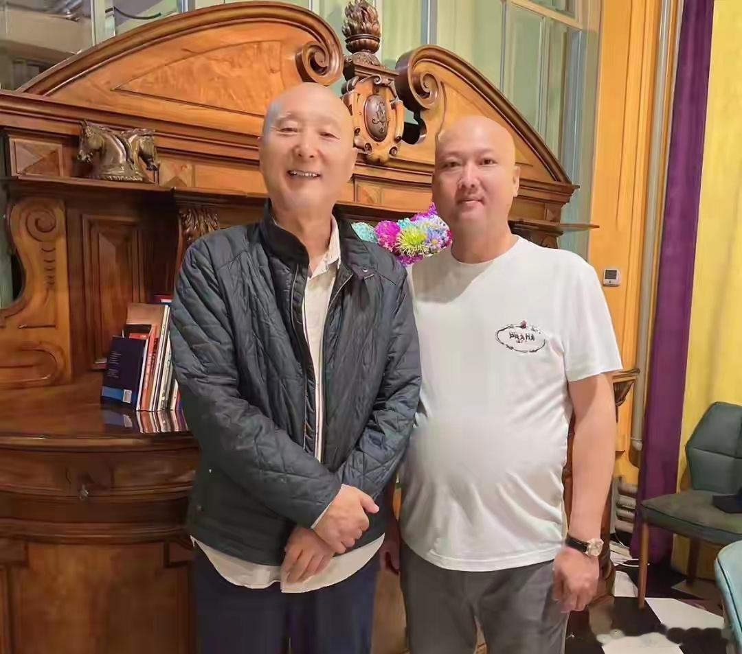 朱时茂和陈佩斯这对老搭档出现在朋友婚礼现场，瞬间勾起满满的回忆！两人一个是婚礼主