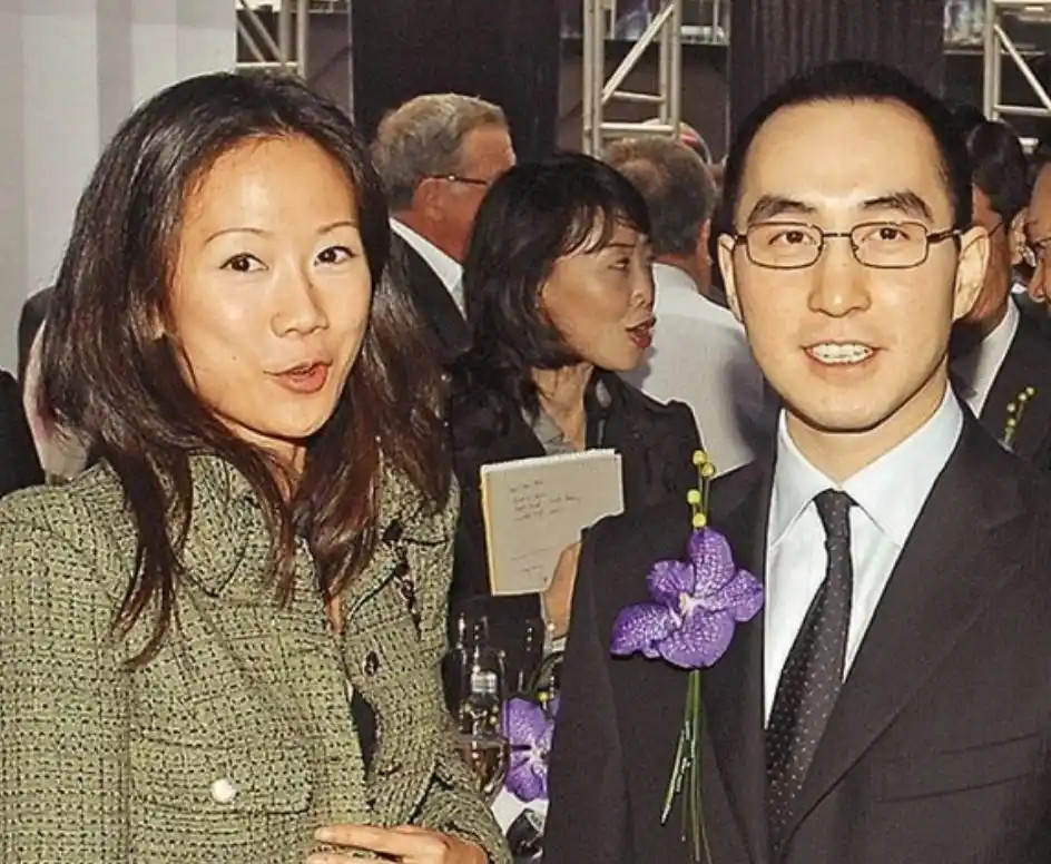 赌王长孙女何家华，父母双亡离异患癌，却活成了全家族最清醒的人