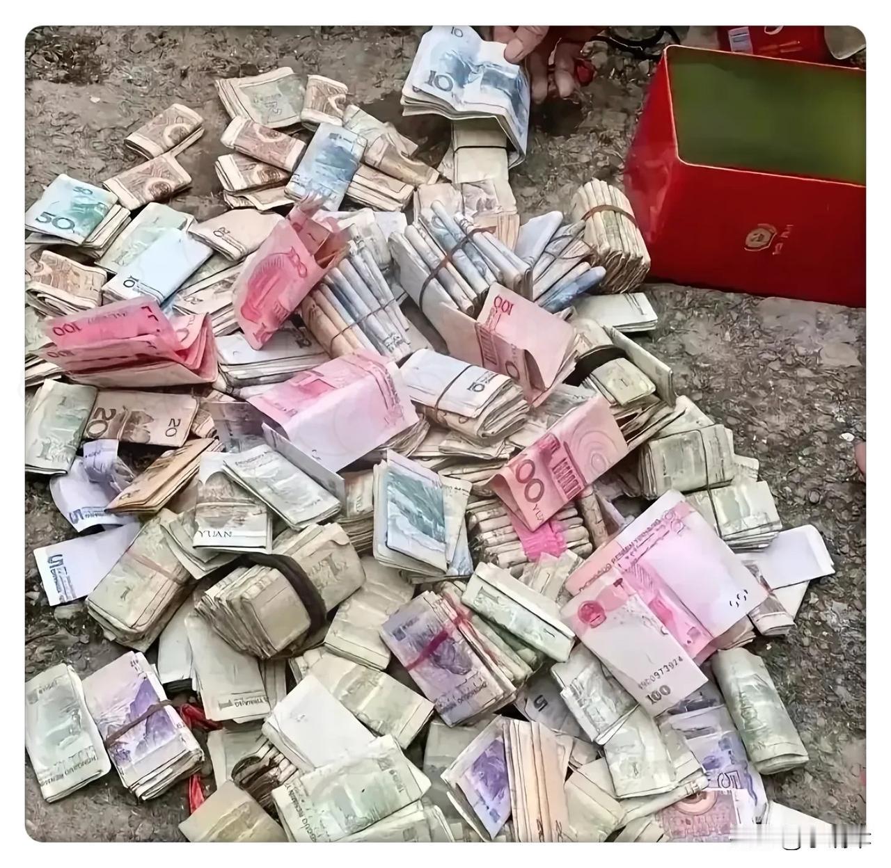 最近大家都在存钱我们两口子也很喜欢存钱今年我们很艰难的存下了10万块钱