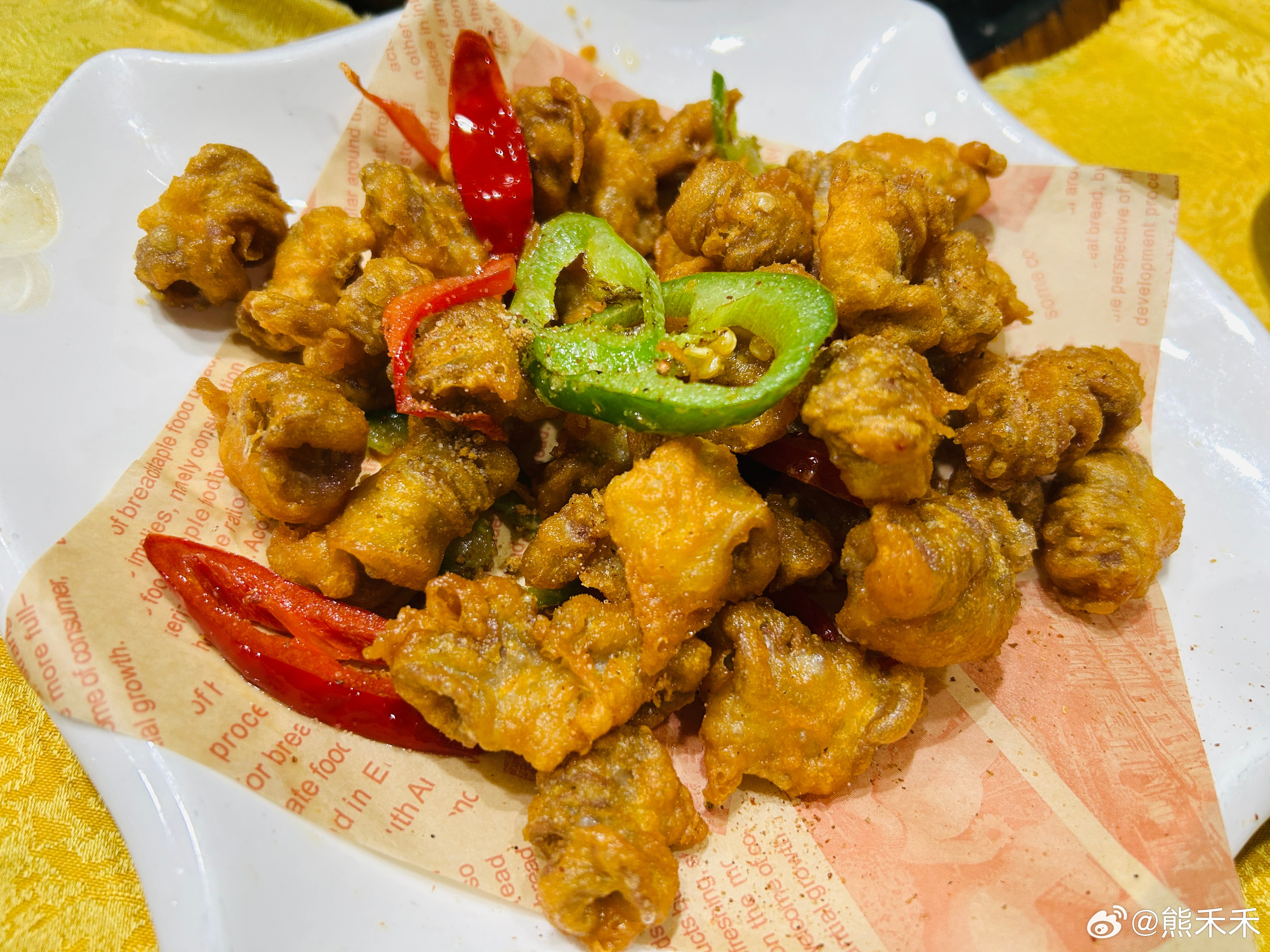 朋友过来一起约饭，想来想去大家一致选择了吃大排档。粥底火锅好久没来了，生意一如既往的好。​​​