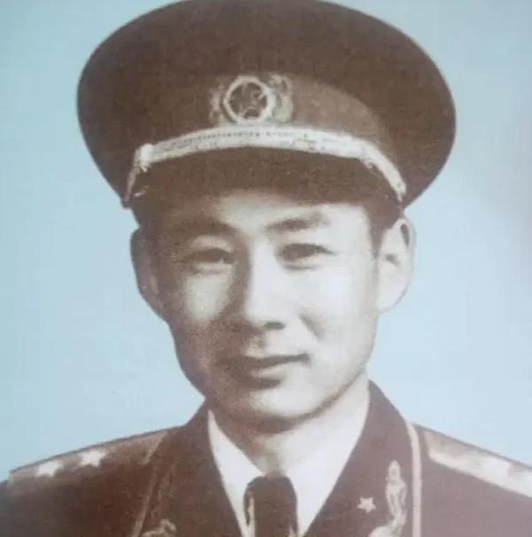 1955年的军衔授予前夕，一位副军长本应按照他的级别被授予少将军衔,却不曾想当贺