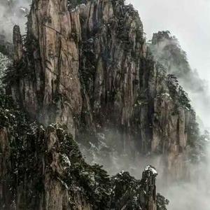 七年，输了二十一场外战。十五次，输给日本和韩国选手。这不叫发挥失常。这叫被