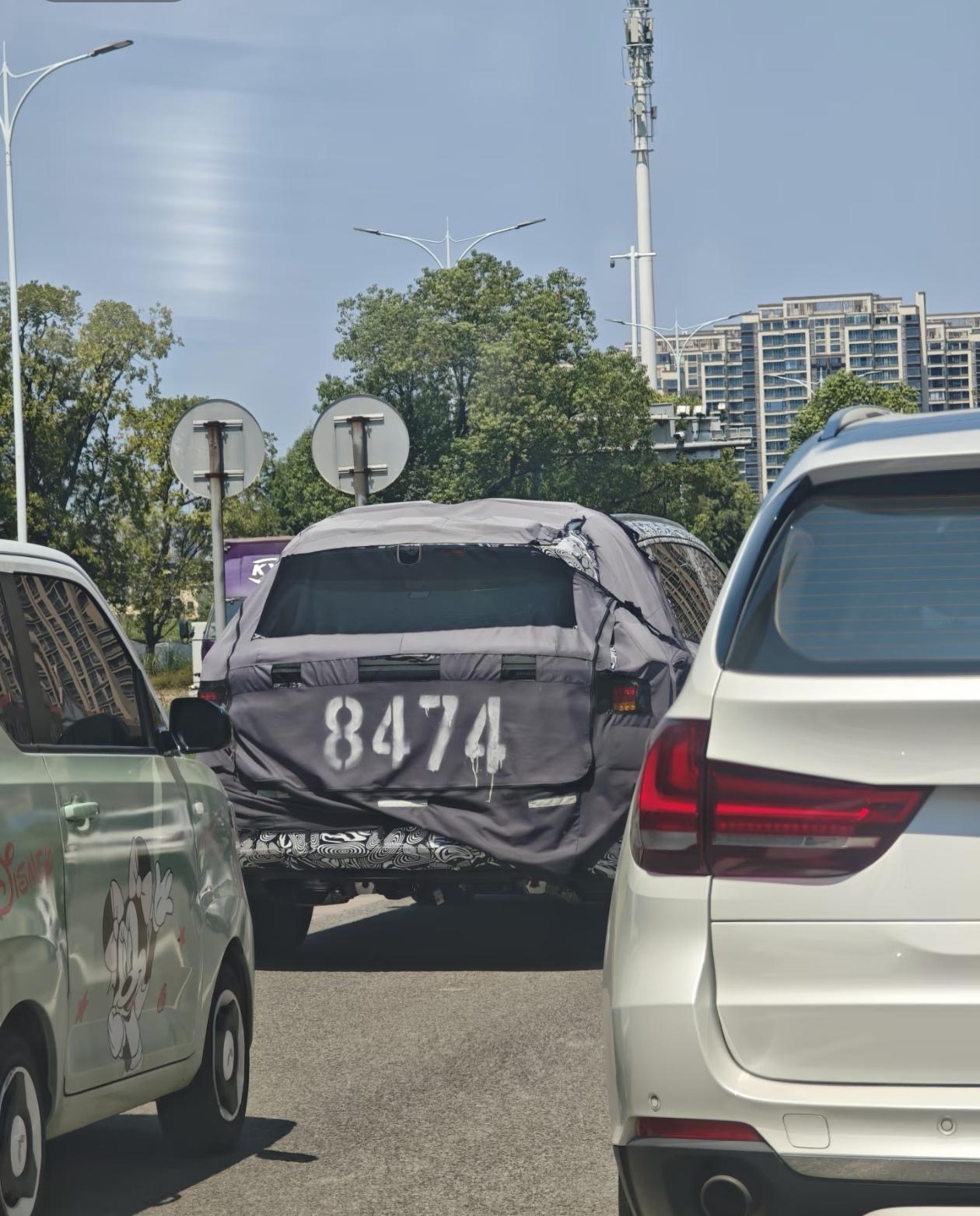 泄个密，网友在大街上，拍到的高伪新车！你是不是一眼就认出它的名字了？这个肯定