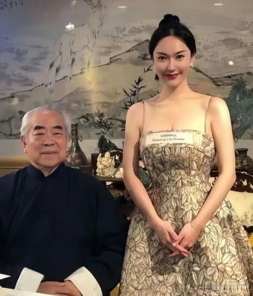 87岁画家范曾喜得独子，医生建议不要效仿。原因真切又扎心：这个年岁，未来