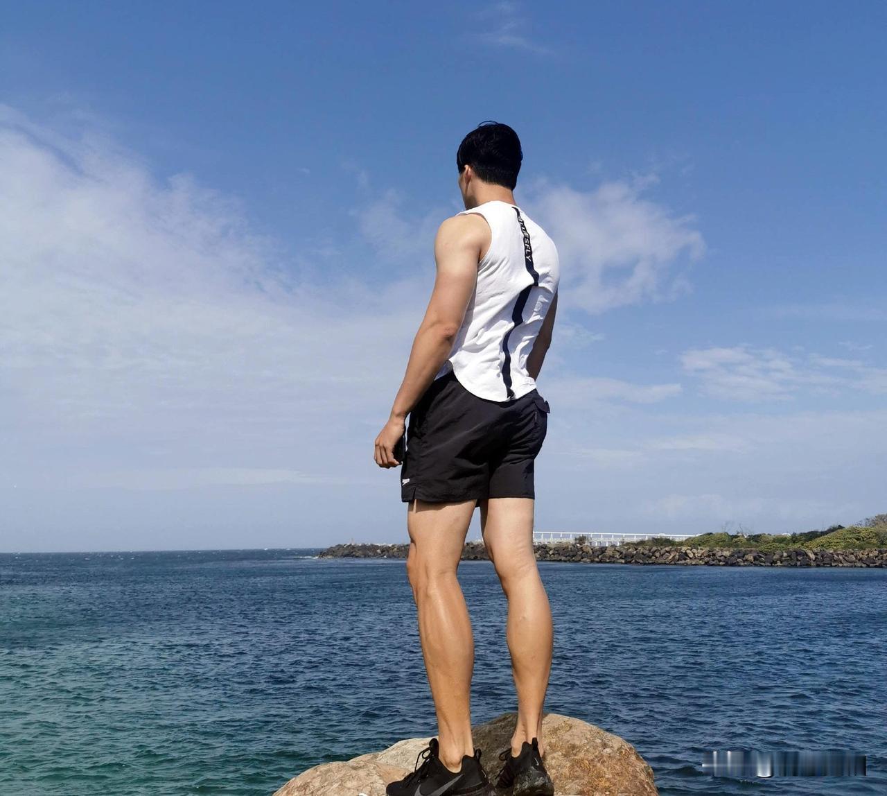 我写了一篇男人要专情的文章，评论区怎么说，都说只有没本事的男人才只碰一个女人。看