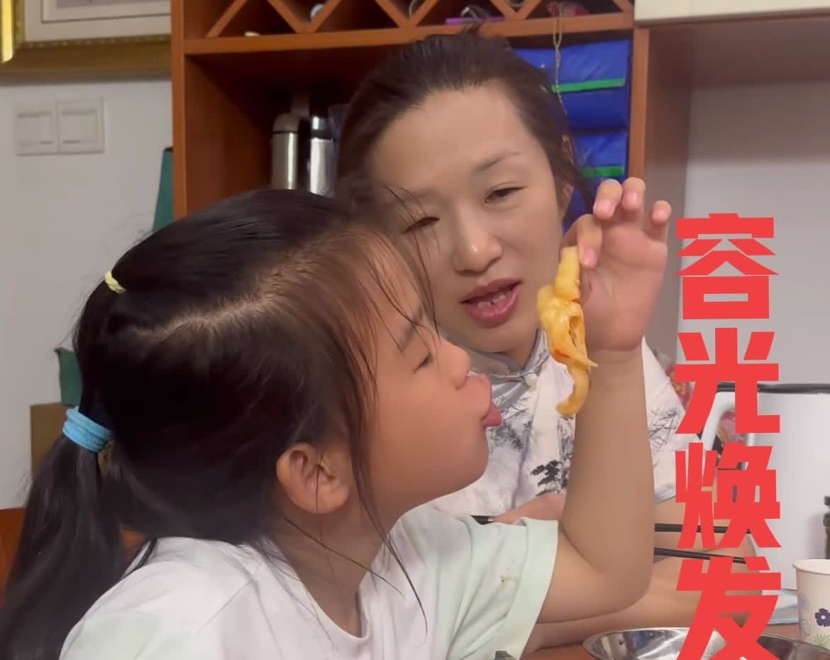 谢浩男不是不回家，这一回家这也太招“喜”了这许建华妈妈的脸上都是