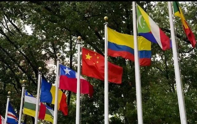 全球三十多个国家纷纷加紧战备，可第三次世界大战始终爆发不了。外交部9月26日