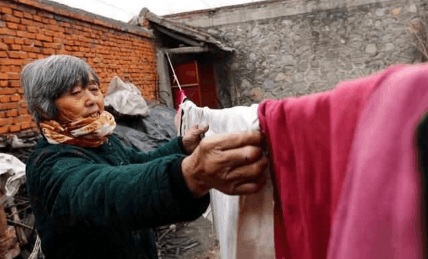 “婆婆, 我已经让我妈来照顾我坐月子了, 钱我不想给你, 您请回”