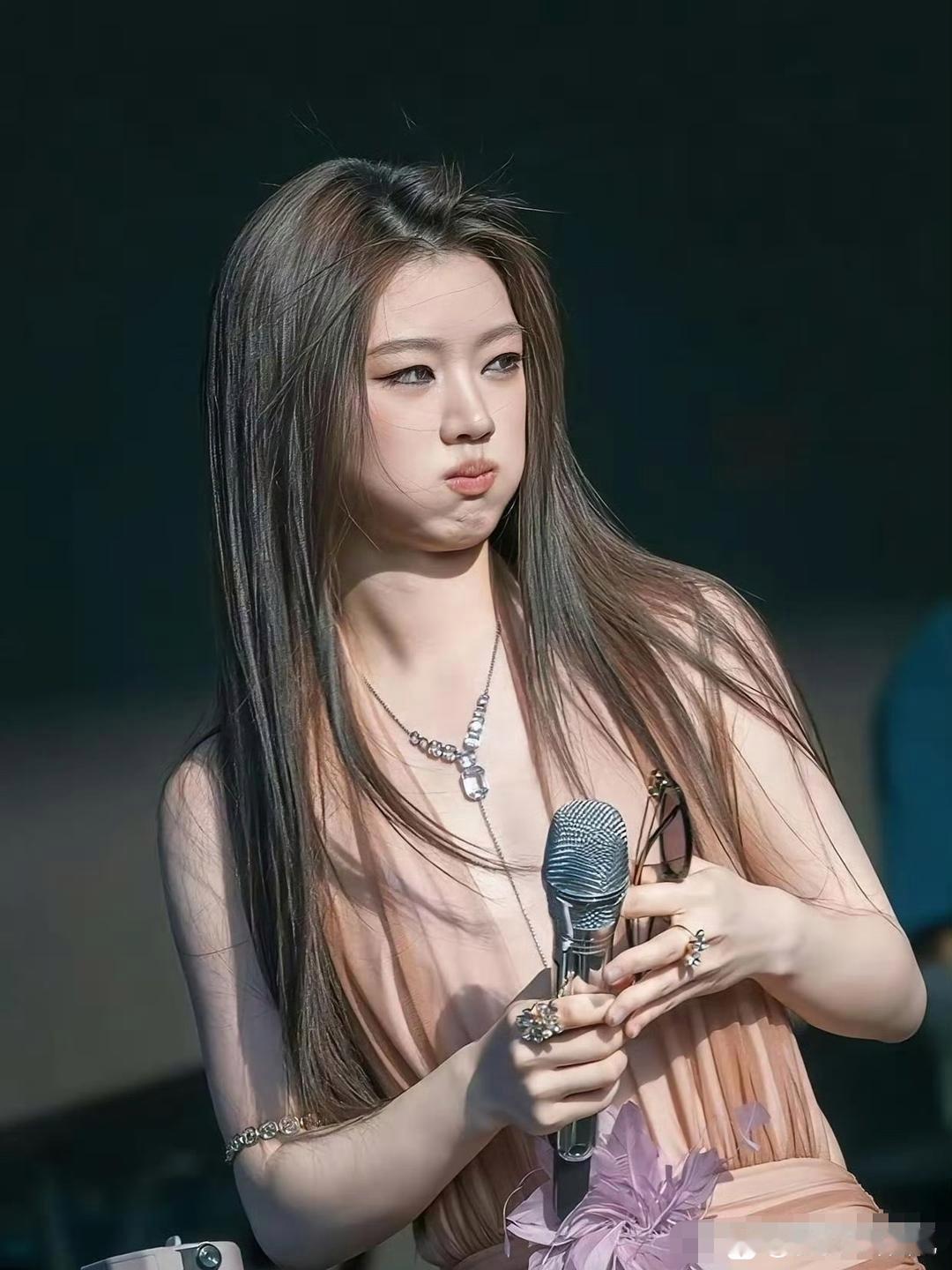 单依纯的唇形，不做唇模可惜了