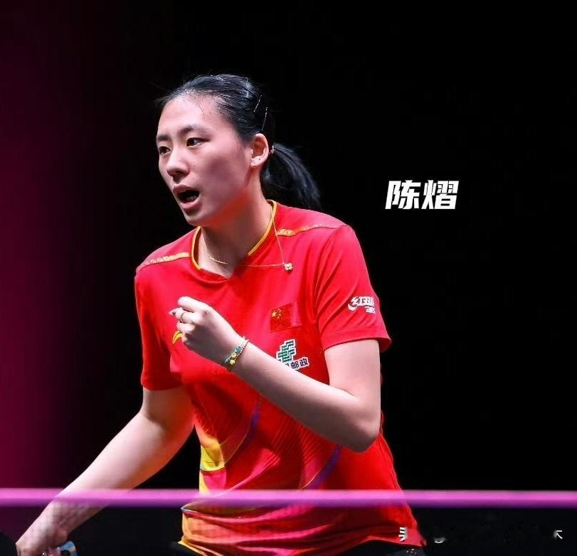 陈熠能上世乒赛团体赛吗？答案是不太可能！首先是世界排名不行，国乒世界排名前五