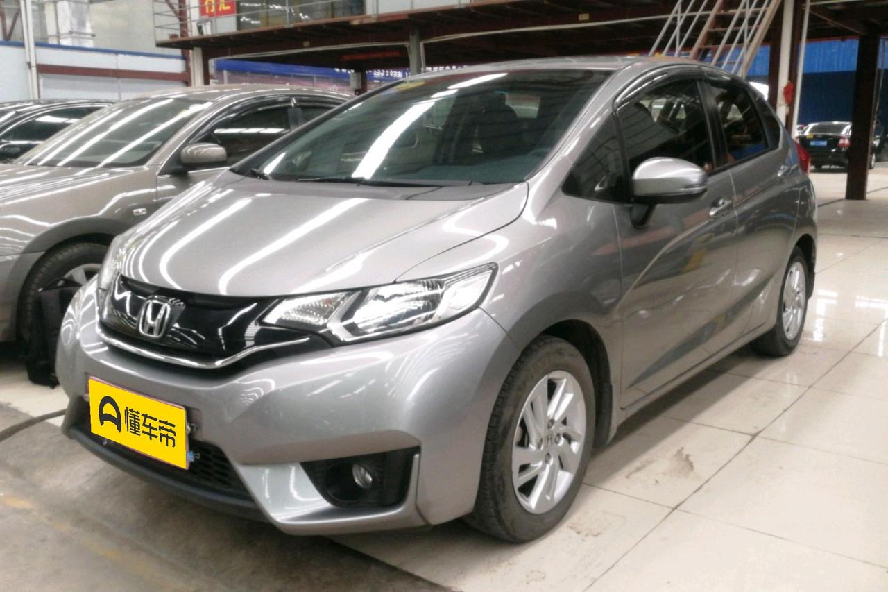 花2万块买本田飞度这款车的理由就是：图个便宜，操控一流！驾驶蛮舒适的！停车方便！
