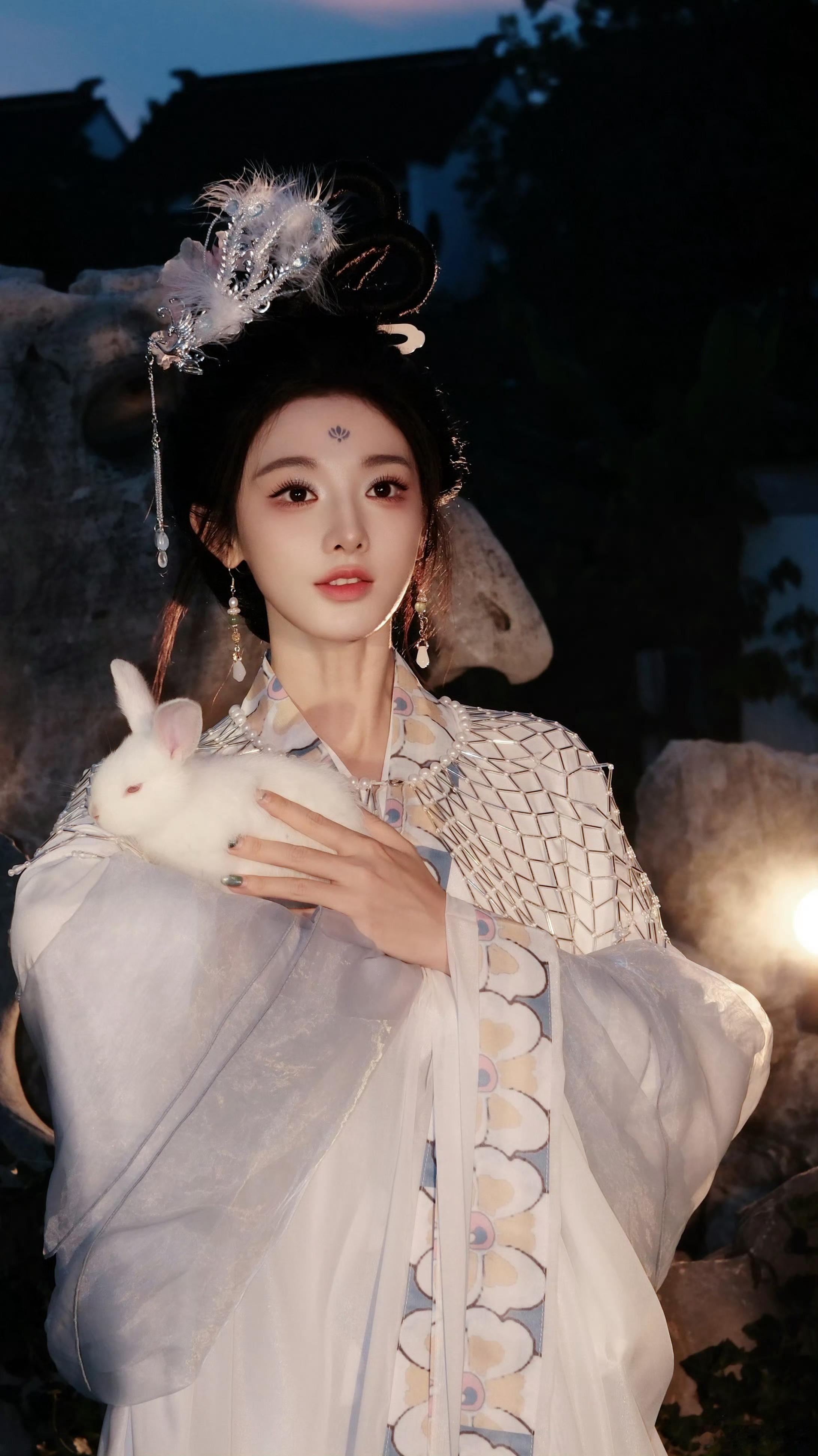 彭小苒好像是那种“明明什么都有，却始终差点火候”的演员。她颜值高、气质独特，《东