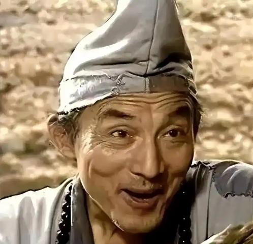 不查不知道，一查我沉默了。游本昌演济公那年已经52岁，可在这之前，他在话剧院干了