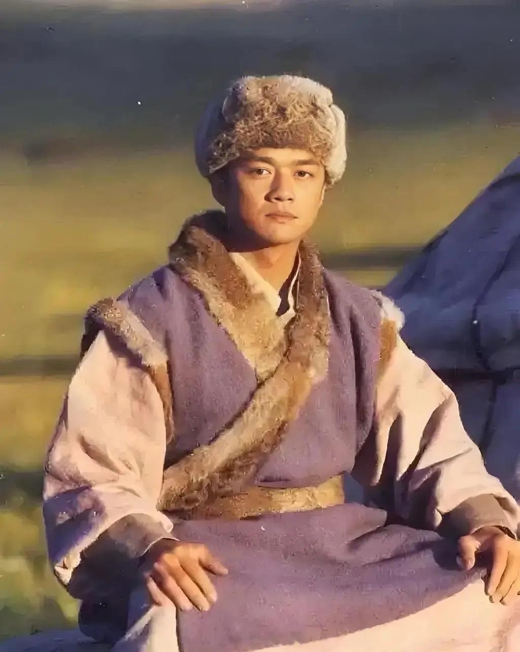 李亚鹏居然离婚了，不过网友说，期待他再出来拍戏。你认为，54岁的李亚鹏有没有可能
