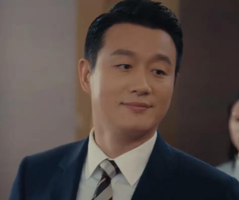 发现没？《夜色正浓》对男性充满了浓浓的偏见和敌意啊，几个有头有脸的选角基本上都是