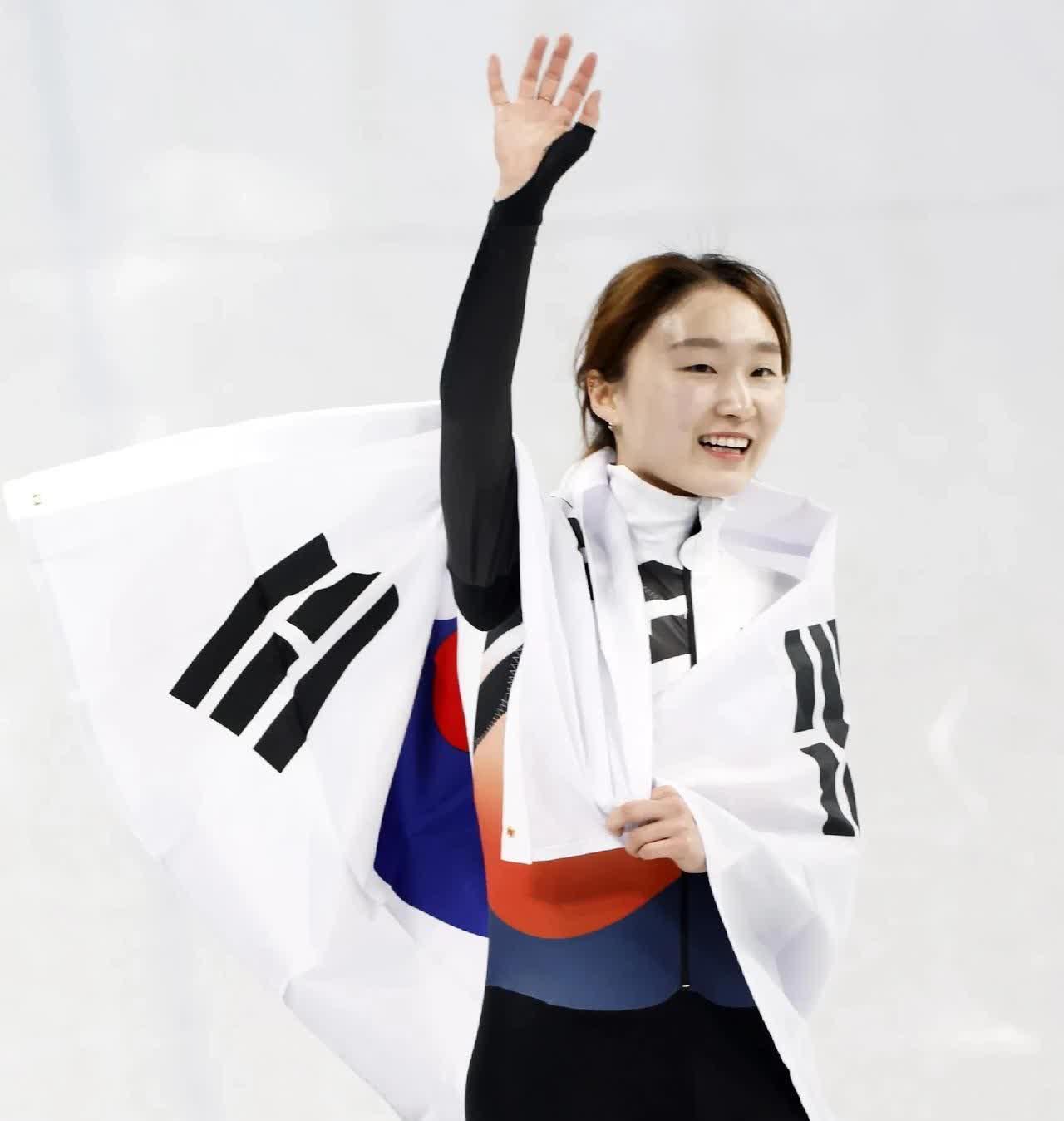 韩国队在2025/2026赛季短道速滑世巡赛第四站（荷兰多德雷赫特站）最后一天大