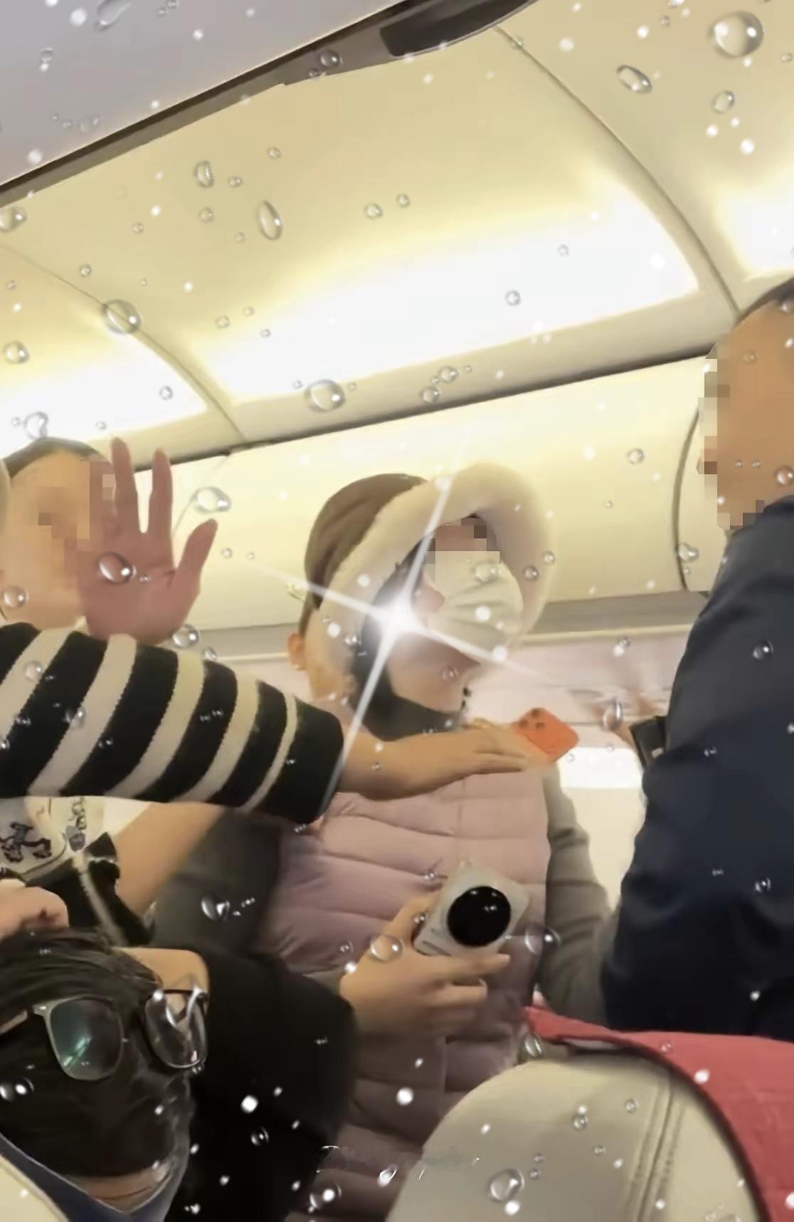 “抓我！抓我！你不是说要抓我吗？！”一架天津航空GS7855次航班上，这歇斯底