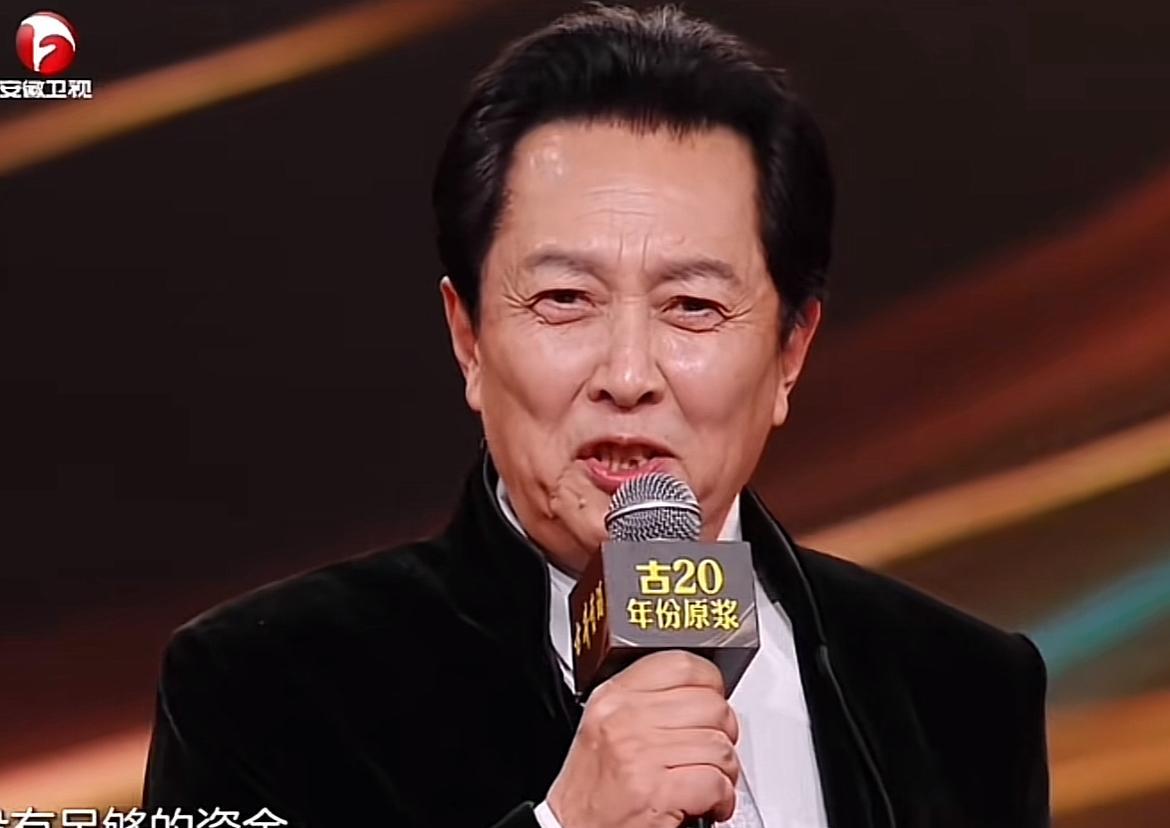 唐国强说：“没有足够的资金，就很难拍戏。拍了戏卖不出去就很困难。你的戏明明很好，