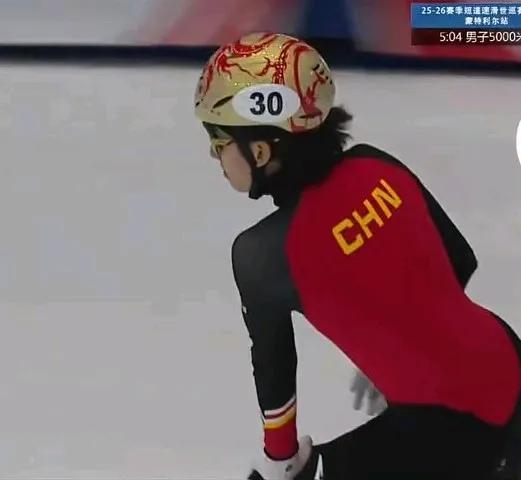 孙龙收获铜牌，中国队男接小组第一进决赛短道速滑世巡赛加拿大蒙特利尔首站第三比赛