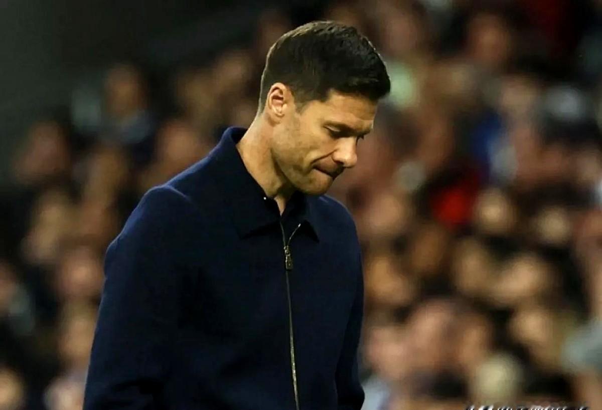 这中场踢得是真拧巴，放着罗德里戈不用？把罗德里戈摁在替补席上，边路直接哑火，