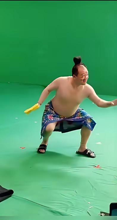 现在的相声和脱口秀本人从来不看，基本上都是低级趣味，看看这些年的相声吧，要么就是