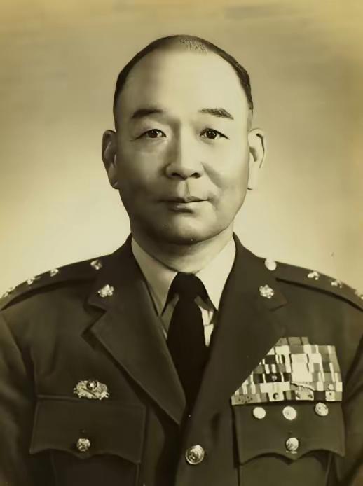 1942年，胡琏见妻子一个人带小孩有些辛苦，就想纳个小妾，帮妻子分担压力，妻子听