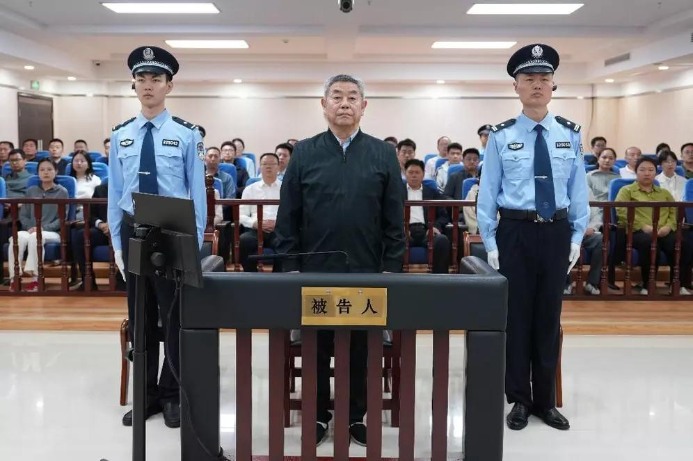 2026年6月17日，中国海油原副总经理袁光宇一审被判死缓，这消息真让人唏嘘。从