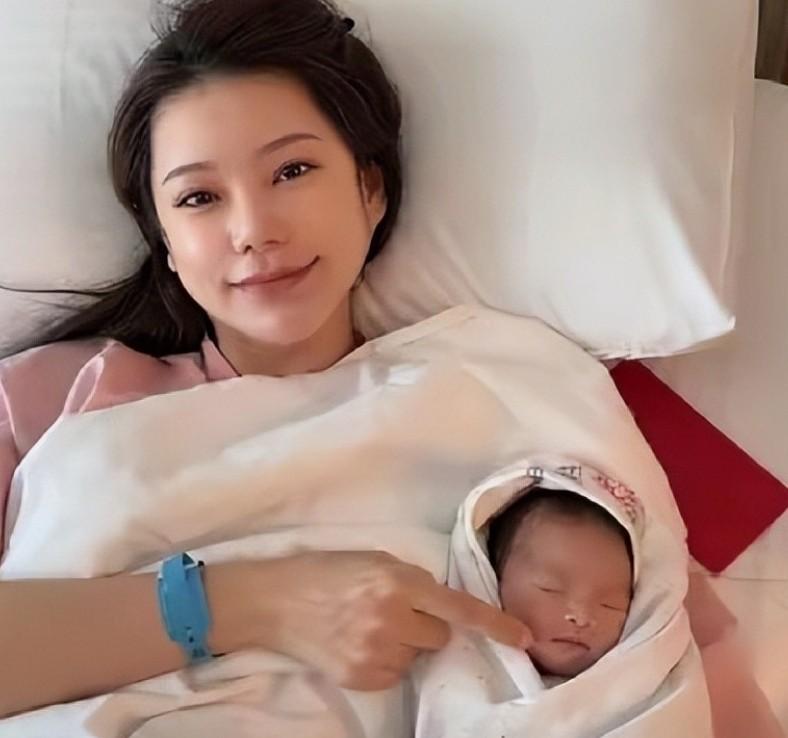 大S徐熙媛那是在演艺圈摸爬滚打了多少年，马筱梅的段位比不上啊！ 至于保姆小杨