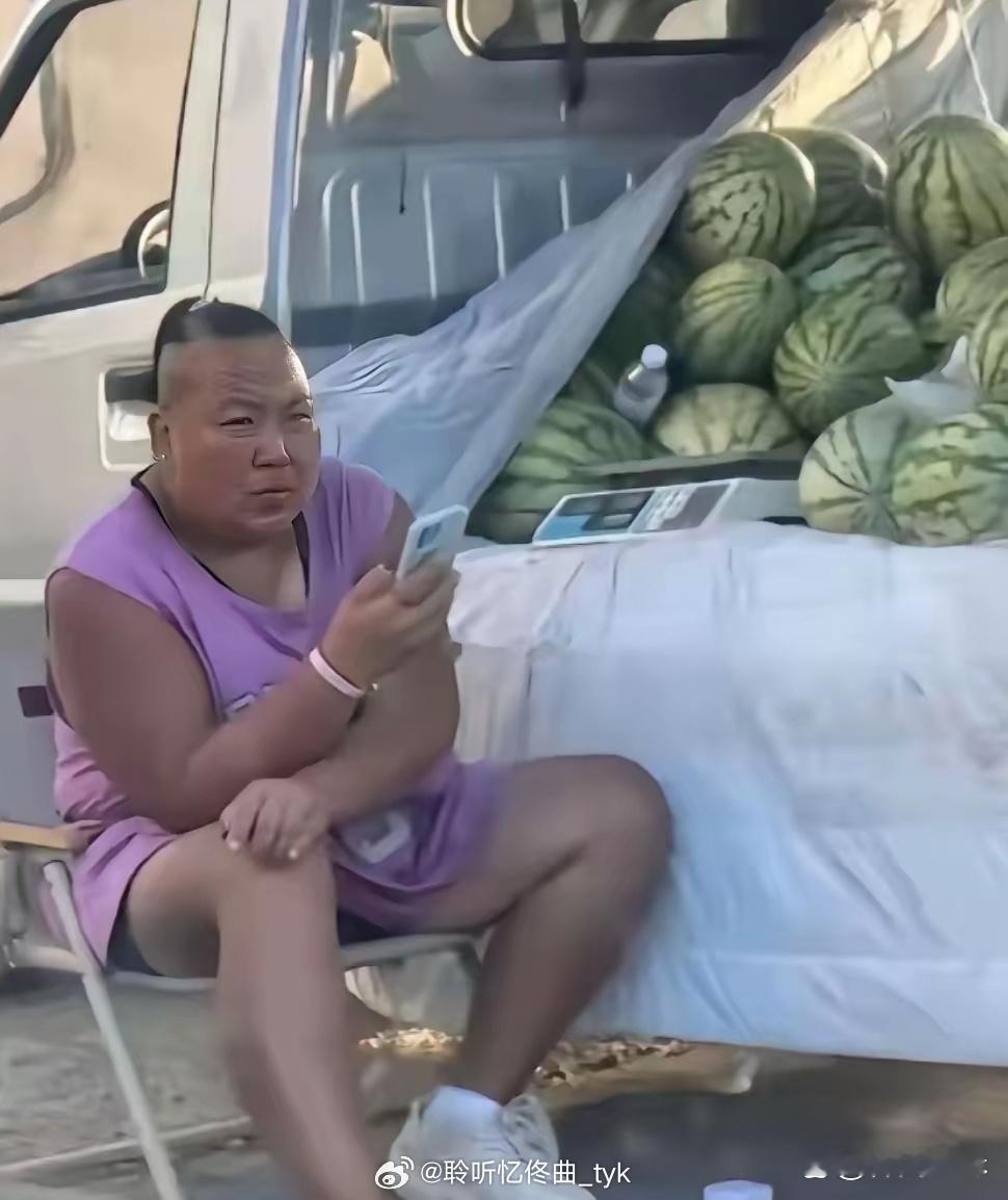 大姐坐了一天始终想不明白为什么没有人买她的瓜