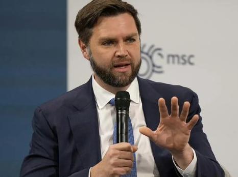 谁能想到万斯最近在节目上的一句话，直接把特朗普的“奇葩作息”给曝光得明明白白，