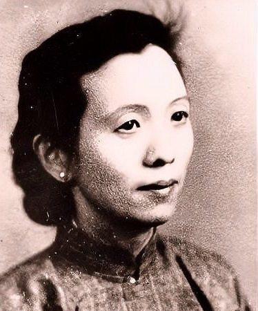 1949年，南京解放后，一位贵妇走到南京总统府前，对哨兵说道：“我是陈修良，我想