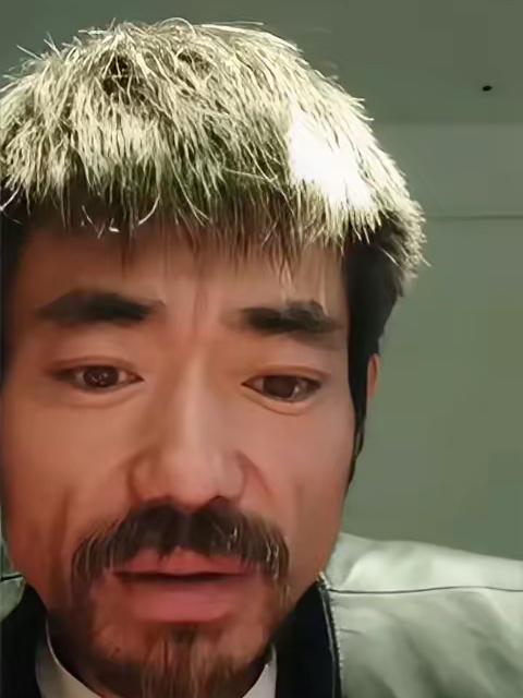 前段时间，绰号“巴黎世家二公子”的网红阿四在开直播时，遭到一群黑粉阴阳怪气的嘲讽