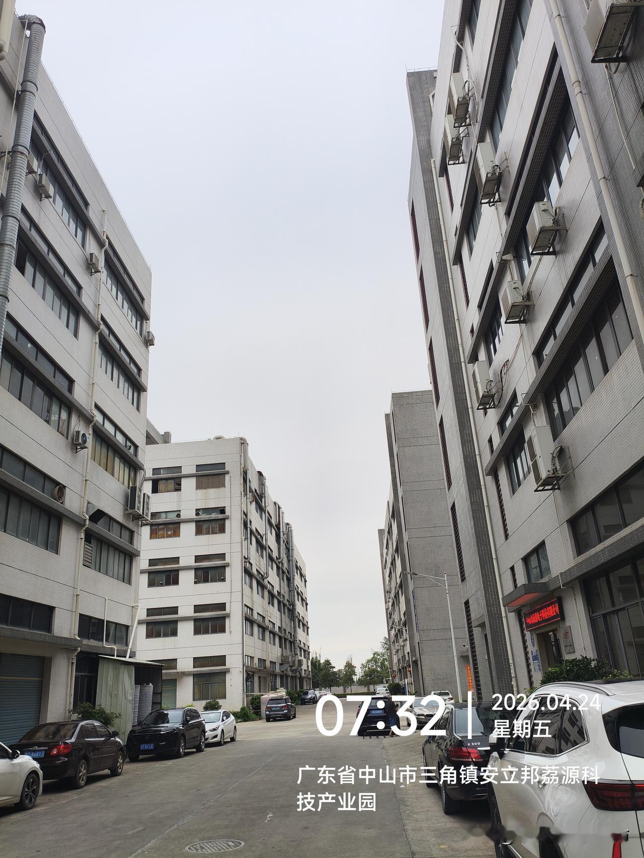 今天又是7点32分到公司打卡！早上6点15准时起床，6点35送娃去学校，6点5