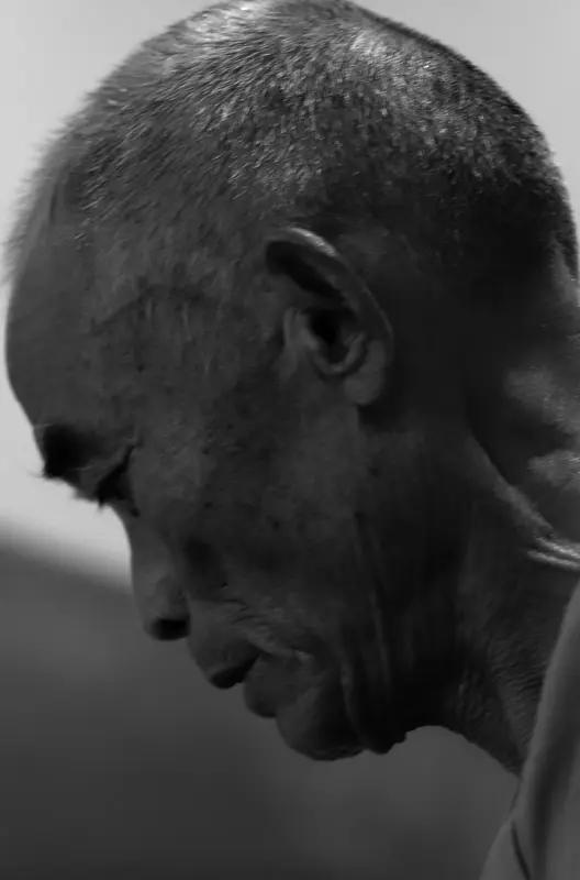 河南57岁的常大爷太冤了！他买高铁票被拒，一看限高期限竟到2099年，那时他都1