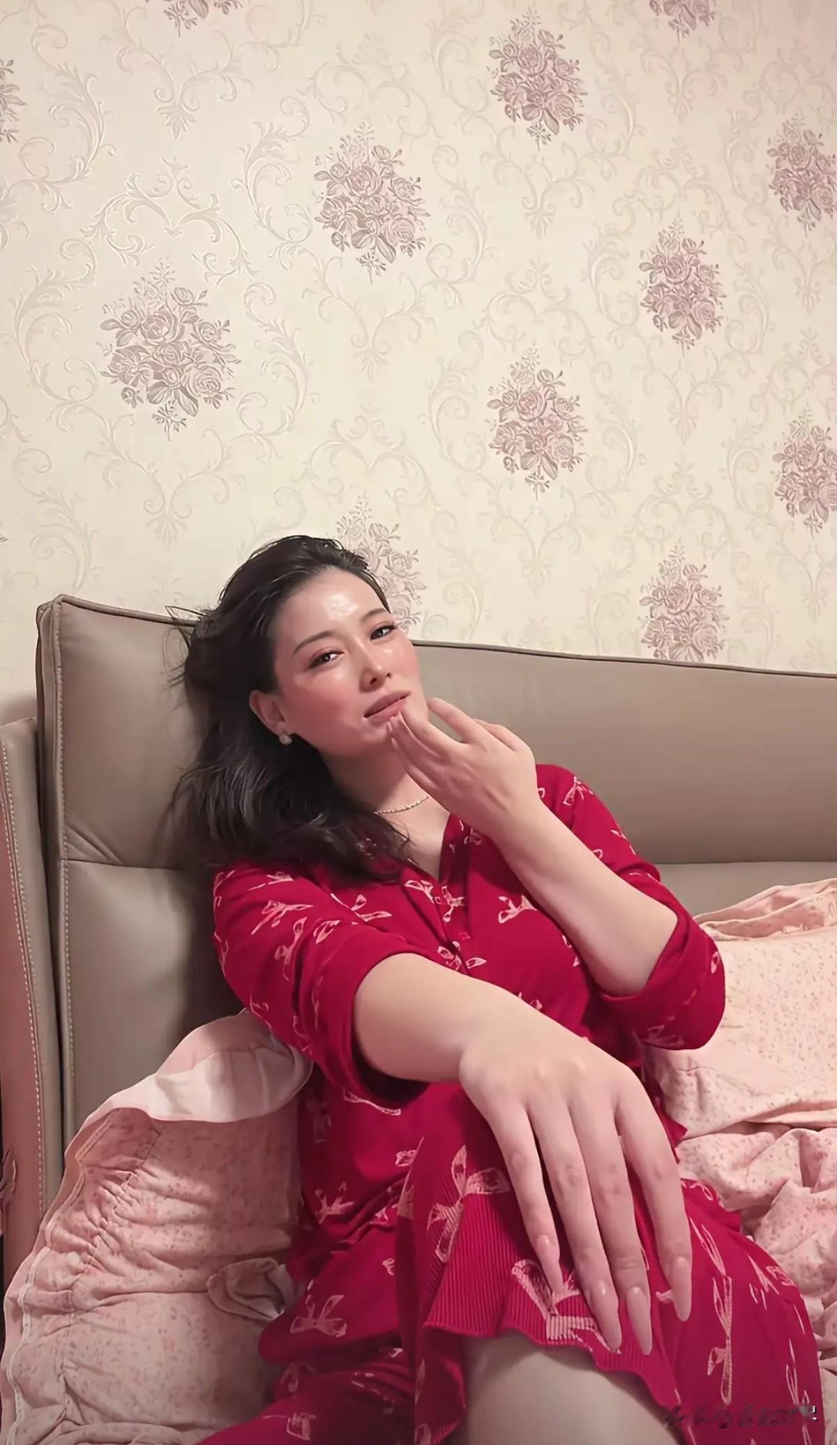 成熟稳重的美女，你会喜欢吗？