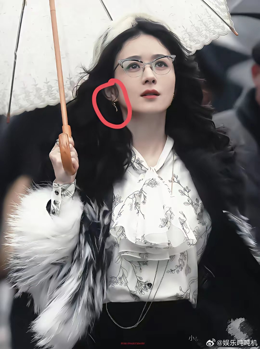 我有一个预感，赵丽颖恐怕以后不会和章子怡合作拍电影了，不是因为她演的不好，也不是