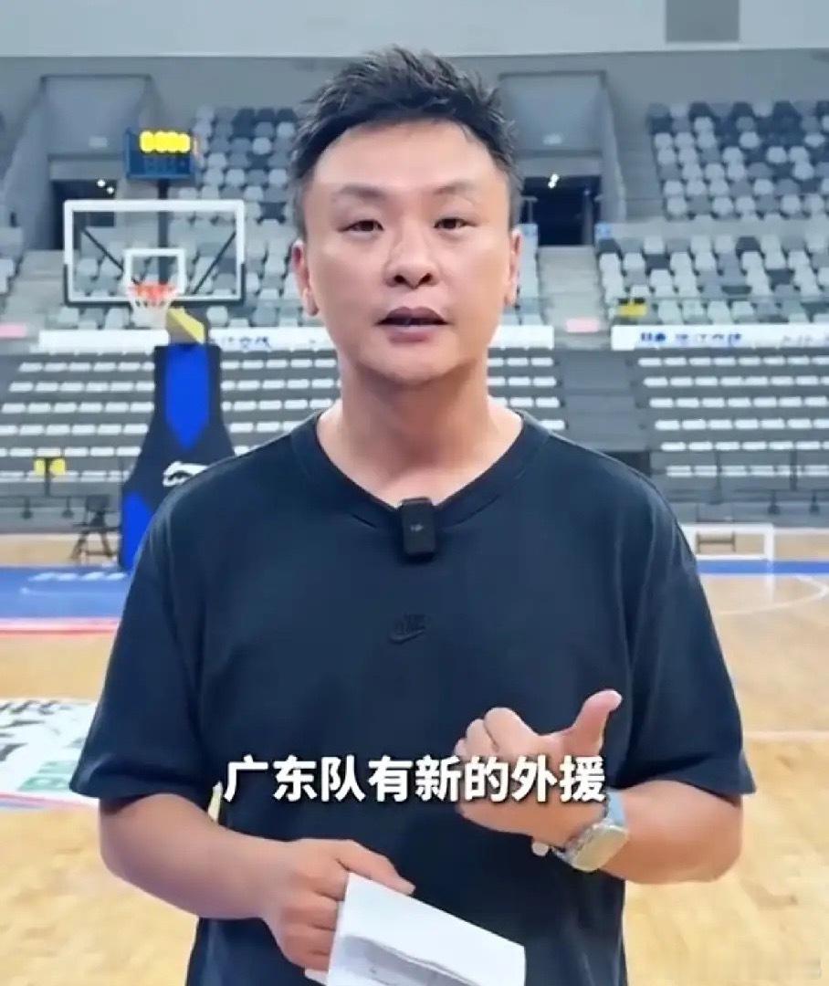 陈海涛收到建议！广东男篮在季前赛遭遇两连败后，广东媒体人关辛发视频向球队提出建议！这位媒体人表示球队