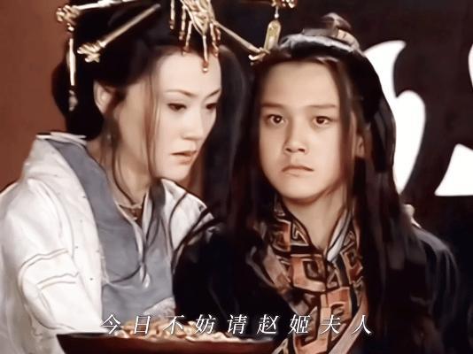 老剧新看秦始皇翁斐然演绎的少年嬴政，眼神犀利得像小说里的狼崽子，那股子帝王之气