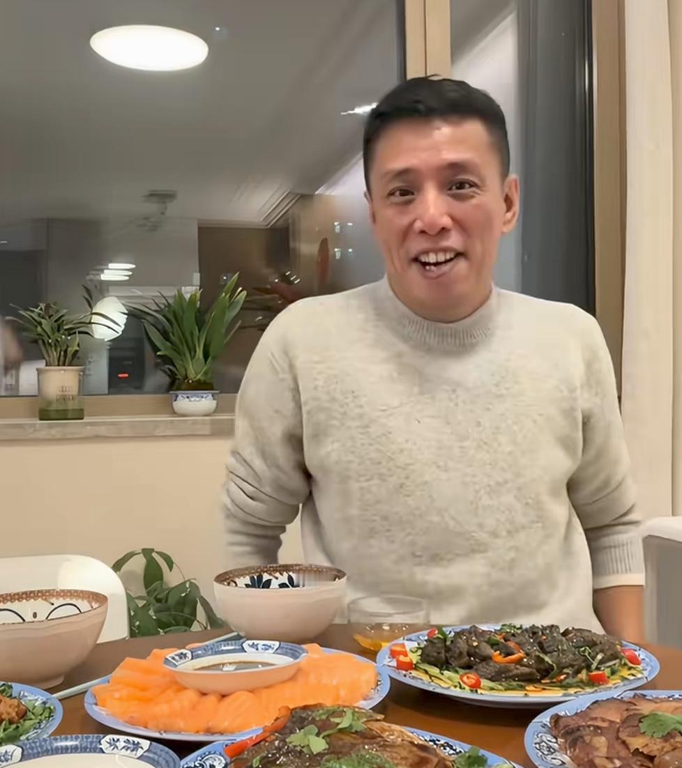 贾旭明在江苏卫视春上的小品，后劲可真大！一个敢演，一个敢播，江苏电视台也大受