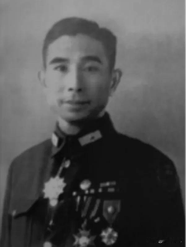 老蒋败逃台湾后，原国民党新一军军长潘裕昆也移居香港，由于没有其他挣钱的门路，于是