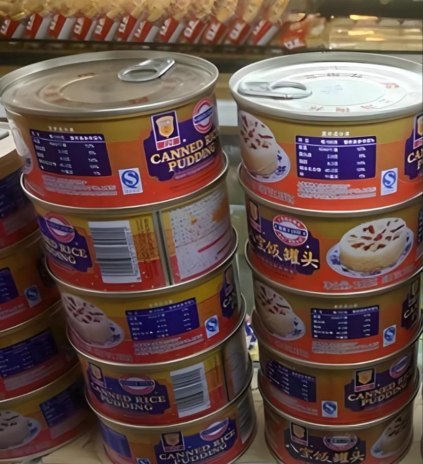 一个美国商人订购了1万箱100克的罐头，可供货商却把罐头错装成了150克，还表示