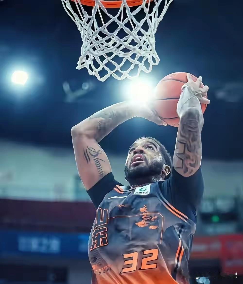 今晚迎战宁波，克里斯一定要管好自己的脾气，别再上头了，免得被裁判盯上了，昨晚迪亚