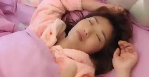 北京，一女子结婚后一直偷偷和其他男人保持不正当男女关系，其丈夫发现后，没有吵闹和