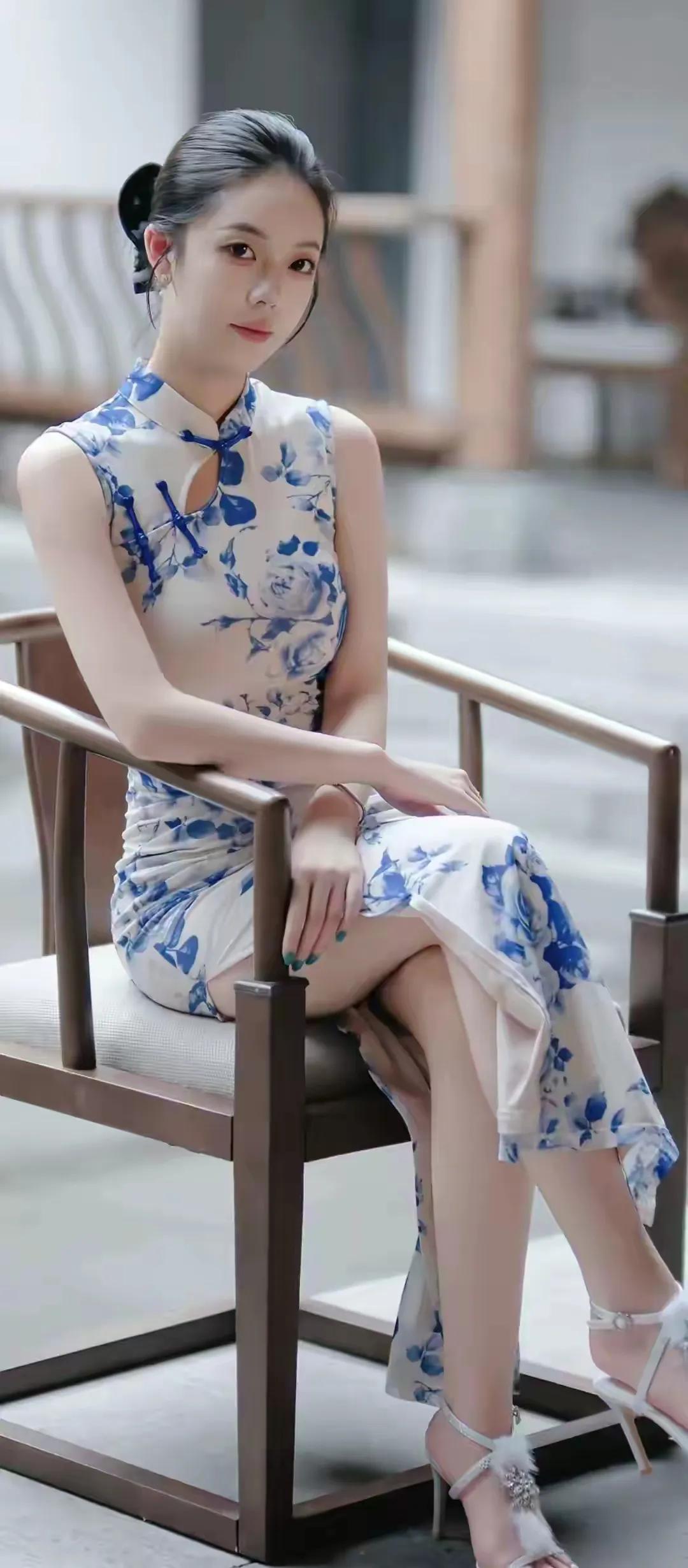 旗袍美人，特别美丽。