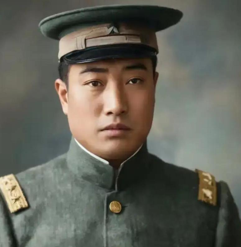 他是民国最另类军阀。他27岁当四川都督，28岁成陆军上将，29岁遭牢狱之灾，32
