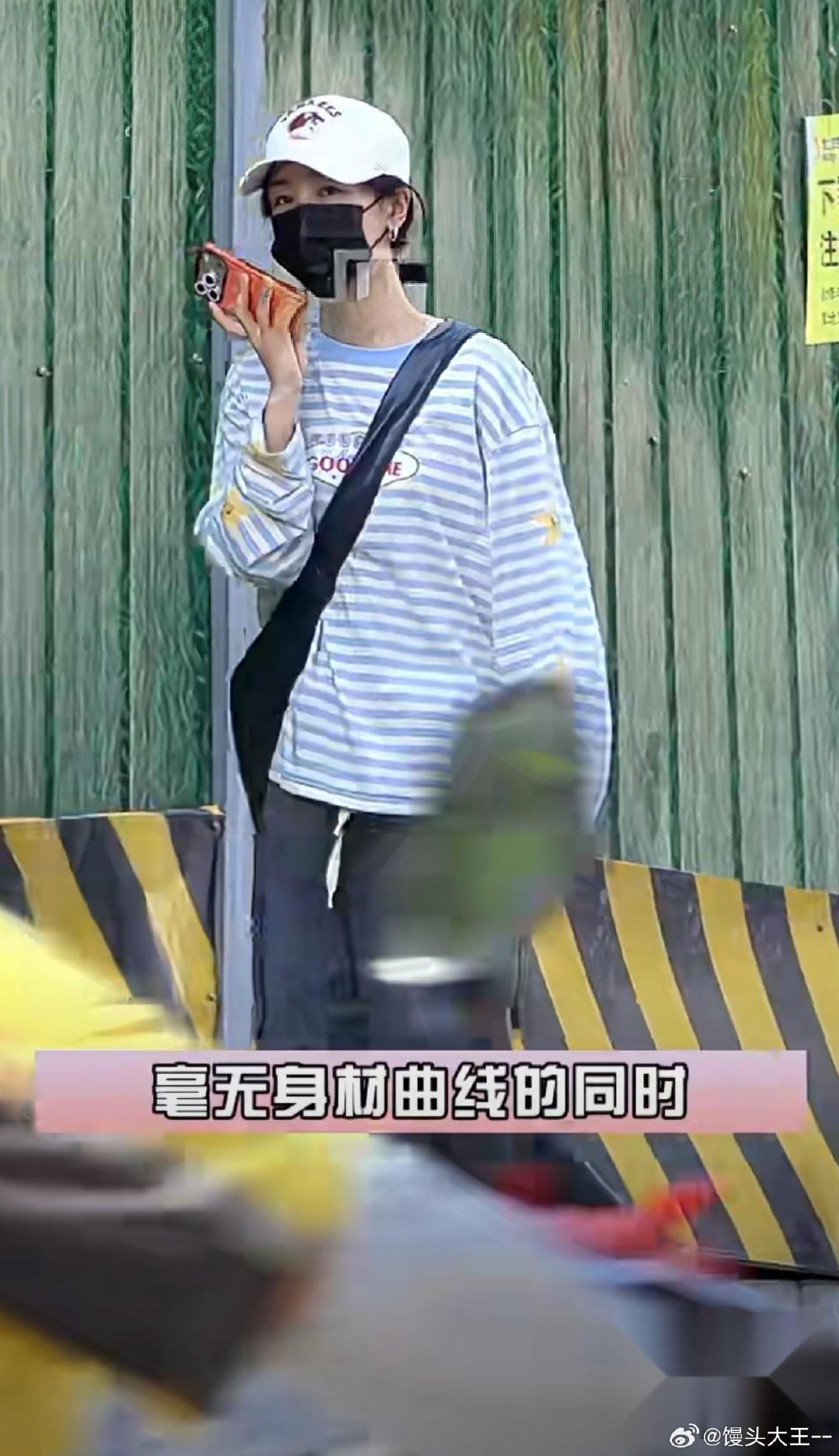 我猜到杨紫私下穿搭很低调，也猜到她不爱奢华与浓妆，但万万没想到她私服穿搭随意到令人咋舌。杨紫作为一位
