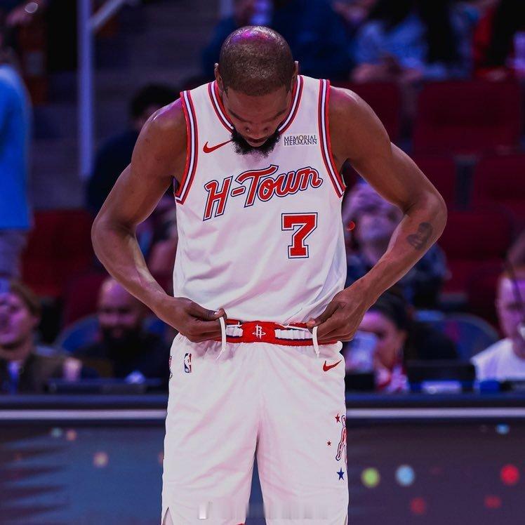 努力的意义从来不是成功，而是不留遗憾。不辜负生活，不迷失方向。晚安🚀