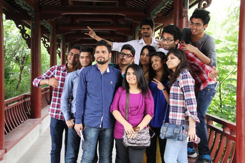 国内学子卷到窒息，印度留学生毕业就来分羹，真让人膈应！答案显而易见。