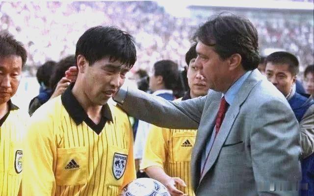 2010年中超第29轮，足协为“保证公平”，要求8场比赛半场休息统一延长至30分